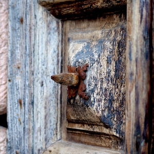 Elément de porte en forme de pointe - France  - collection de photos clin d'oeil, catégorie portes